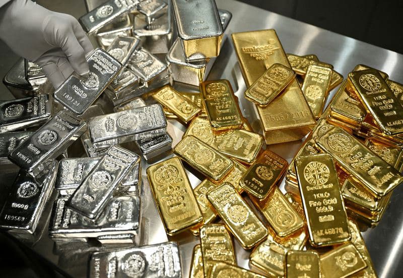 Gold Vaults to Record $4,600/oz as Trump-Powell Clash Unnerves Investors