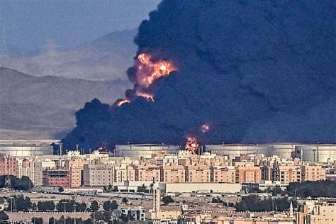 Smoke Reported Over Riyadh After Alleged Houthi Strike on Aramco Refinery