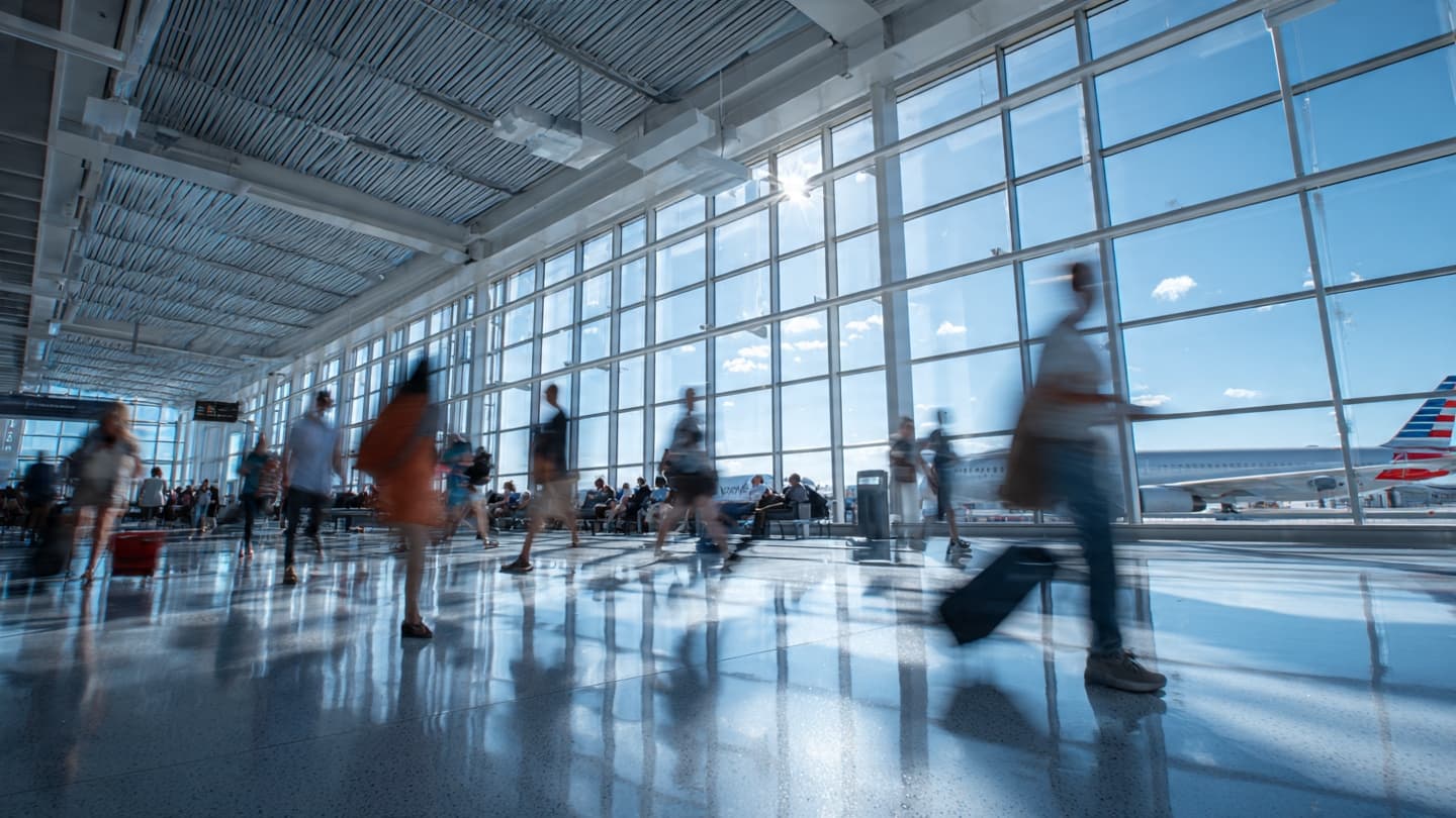 Beneath America’s Summer Skies: Airlines Navigate Rising Costs While Travelers Continue Filling the World’s Airports