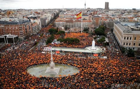 Tens of Thousands March in Madrid to Demand Prime Minister's Resignation