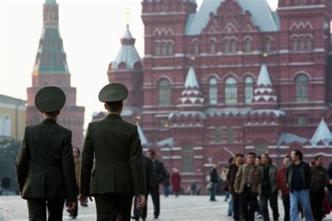 Kremlin Prepares for Mobilization as Putin Downplays Deepening Fuel Crisis
