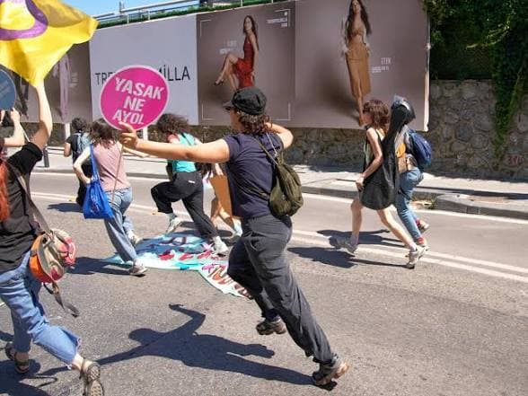 Turkish police detain at least 50 people during Istanbul Pride event held despite ban