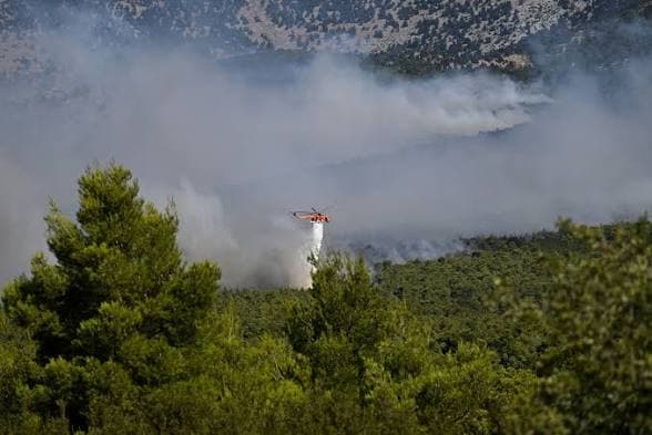 Two Dead After Firefighting Helicopters Collide Near Athens as French Blaze Shifts