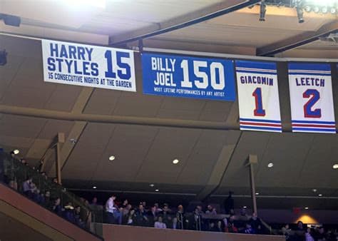 Harry Styles Takes in Knicks Game at Madison Square Garden on His Day Off