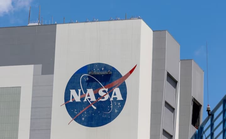 NASA Evaluates Return of ISS Crew Due to Medical Concerns
