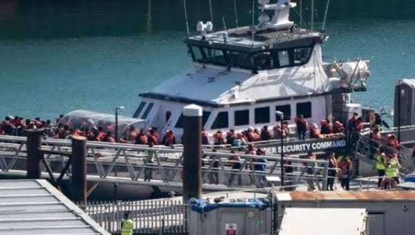781 Migrants Arrive in 10 Small Boats, Marking Year’s Highest Single-Day Total