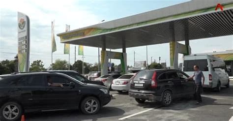 Russia’s Gas Shortage Strands a Driver in 39-Hour Queue Across Siberia