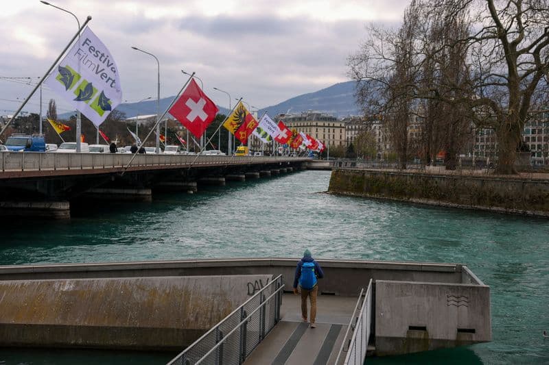 Most Swiss Back Initiative to Cap Population at 10 Million, Poll Shows