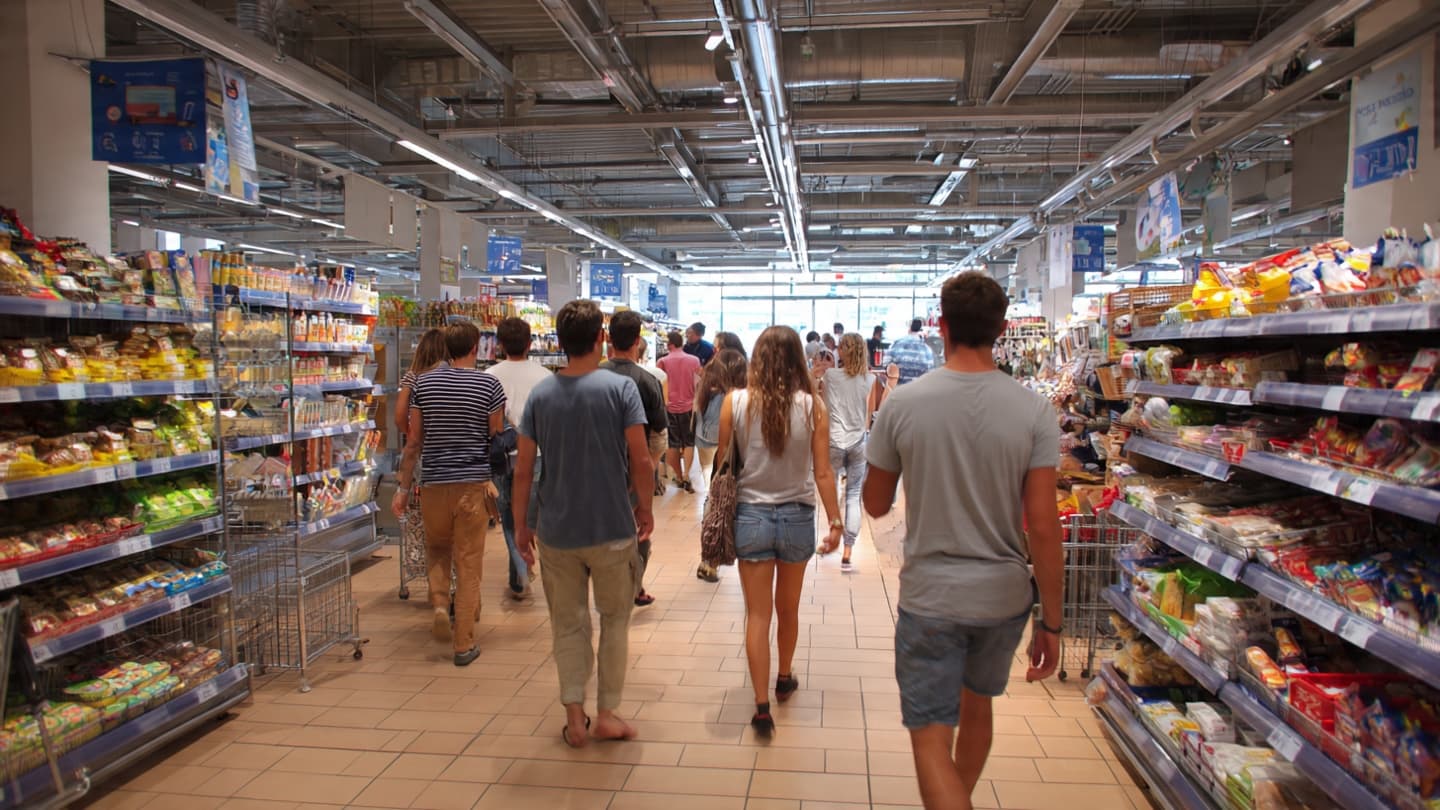 Across France's Consumer Streets, Spending Finds Its Rhythm While Households Watch Prices Carefully