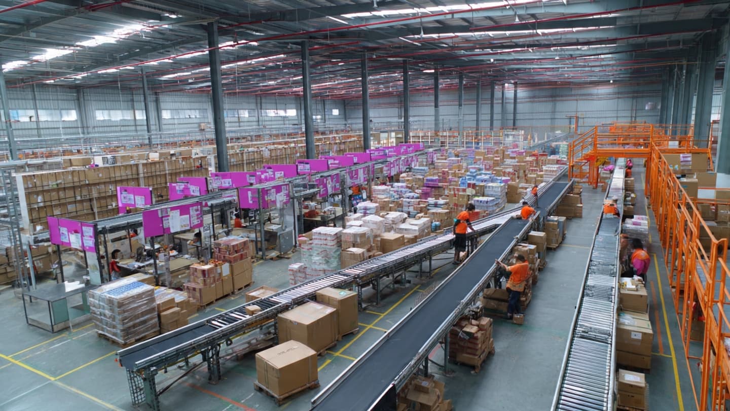 Between Jakarta’s Roads and Digital Networks, Indonesia’s E-Commerce Economy Finds Another Summer Rhythm