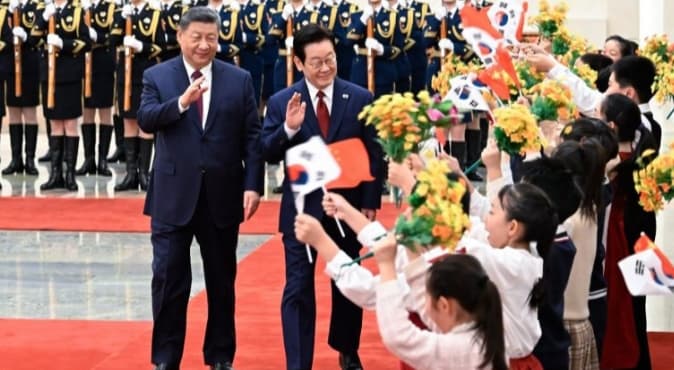 China and South Korea Pledge to Bolster Ties as Regional Tensions Rise