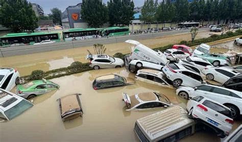 Heavy floods submerge roads, vehicles in northern China