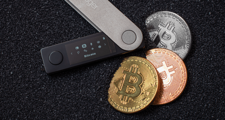 Crypto Security Warning: Malware Threats Target Wallet Users Through Infected USB Devices