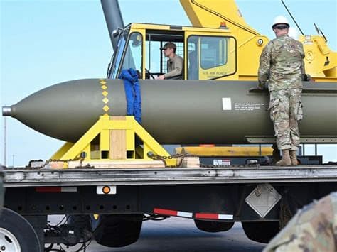 US strikes Iranian targets near Strait of Hormuz