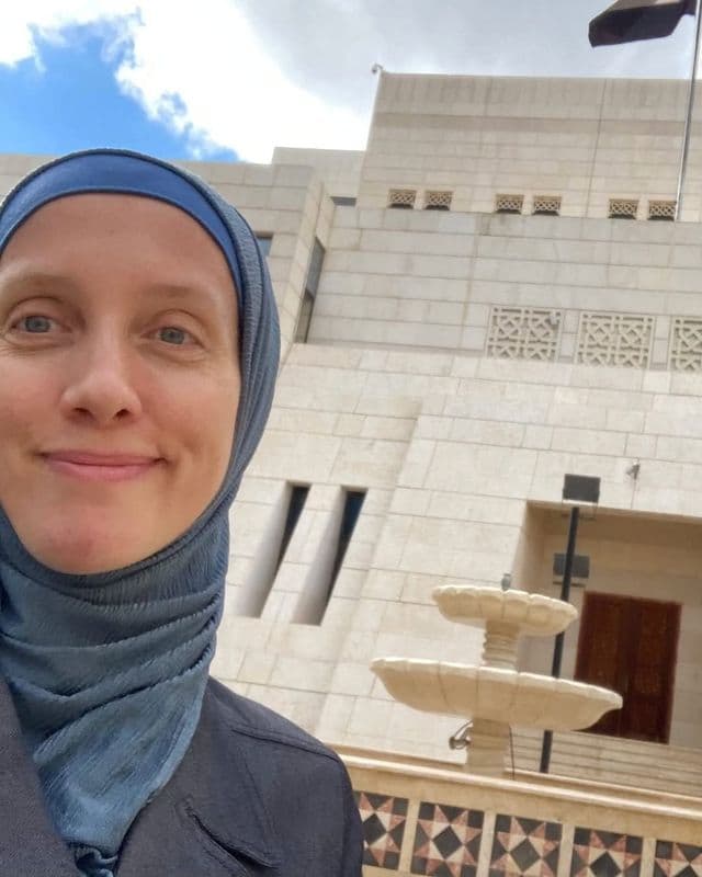 مجموعة مسلحة عراقية تقول إنها ستفرج عن الصحفية الأمريكية المختطفة، ويجب عليها مغادرة العراق فوراً