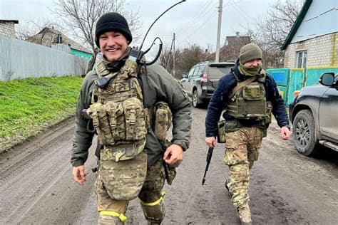 Ukrainian Navy Extracts Man Who Spent Years Hiding in Occupied Territory After Shooting Russian Soldier