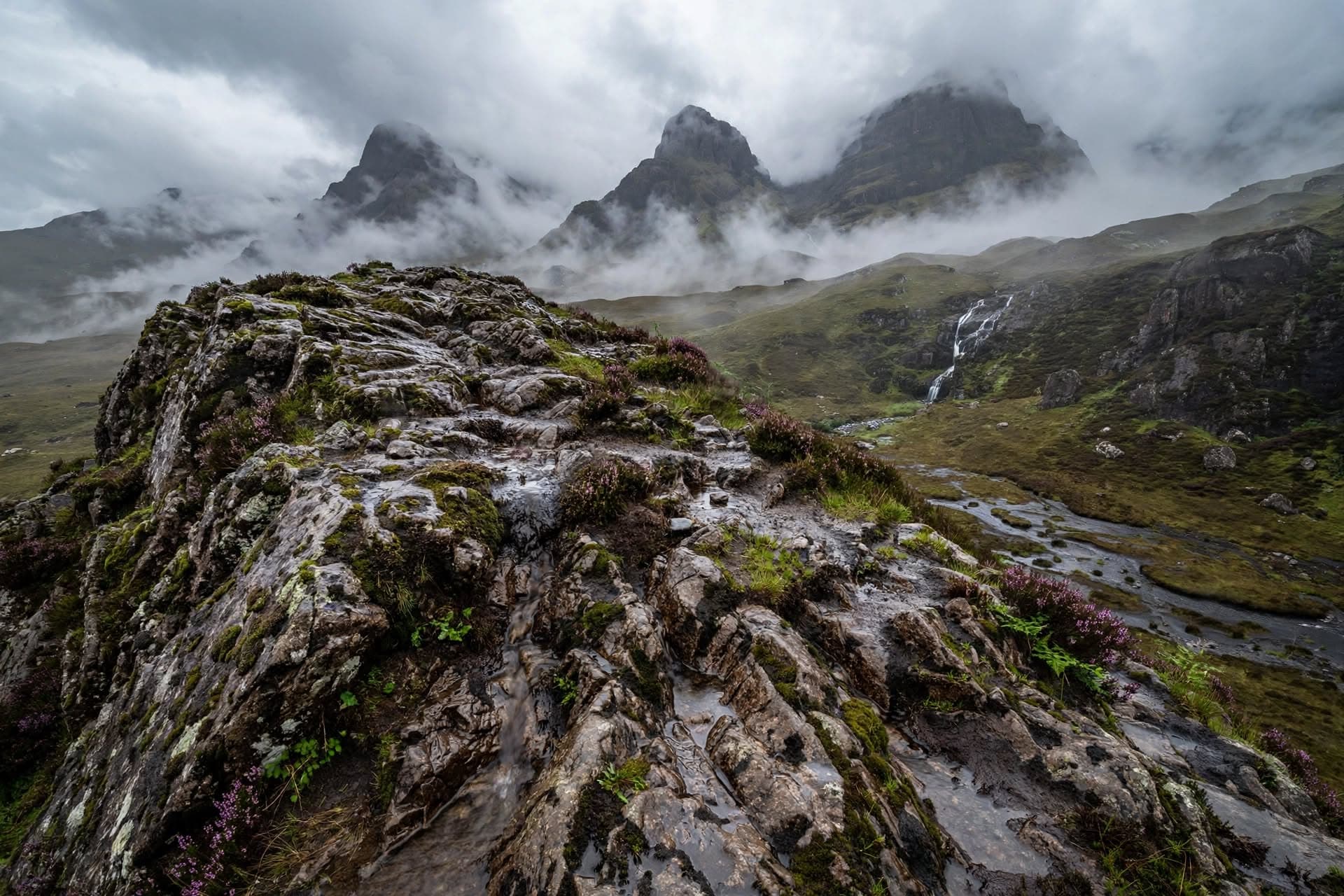 Highlands Hiking Tragedy: Experienced Mountaineer Dies After Fall on Remote Scottish Ridge Trail