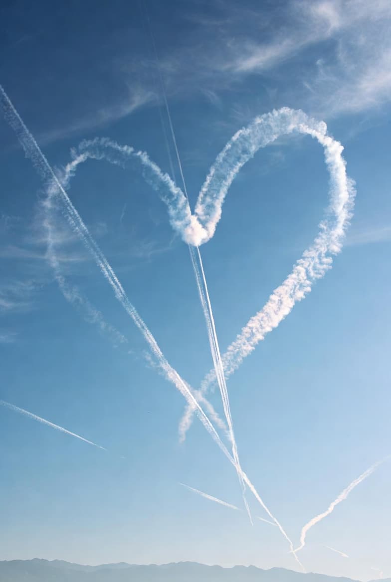 Chemtrails: The Silent Spraying That Poisons Our Skies – It’s Time to Look Up and Open Our Eyes