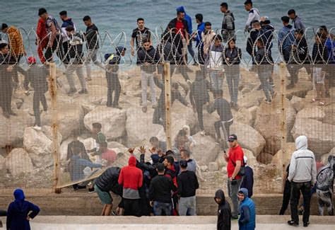 Spanish Police Arrest Five Alleged Migrant Traffickers Moving People From Ceuta to Mainland Spain