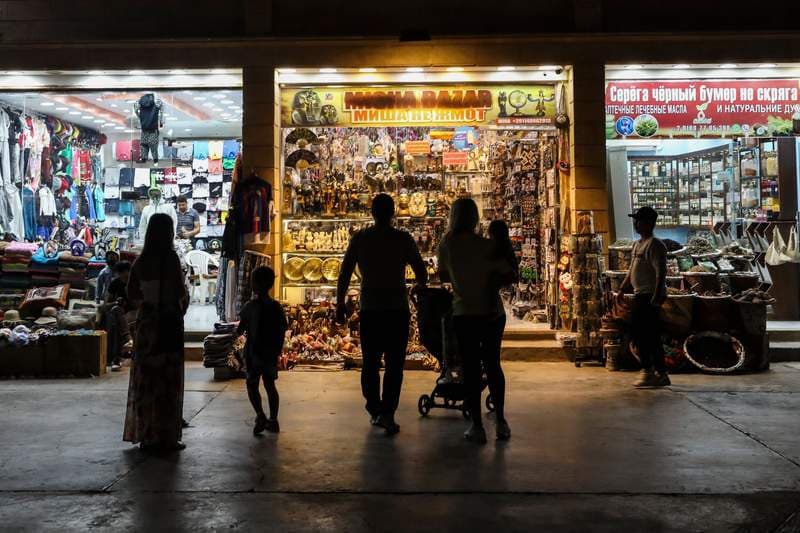 Egypt to Dim Lights Early to Conserve Energy Amid Iran War