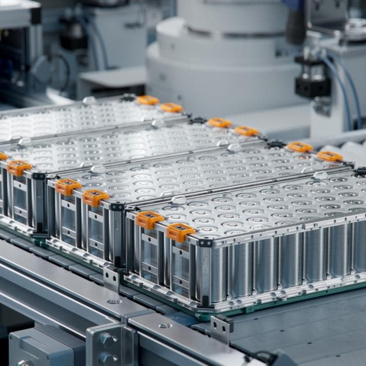 The Battery Breakthrough Race: Could Solid-State Batteries Change the Electric Car Industry?