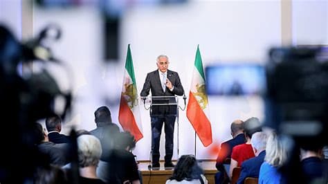 Zelensky Meets Exiled Iranian Opposition Figure Reza Pahlavi
