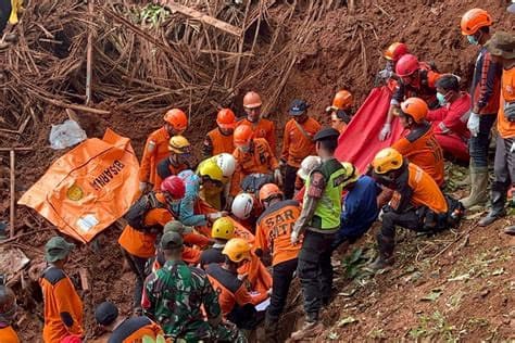 Rescuers Dig Through Rubble and Landslides After Indonesia Quake Kills 51
