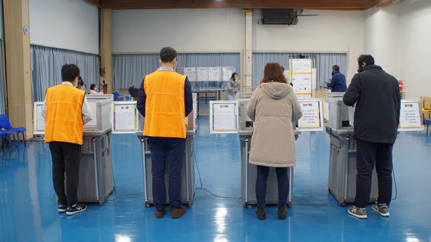 How Does Democracy Strengthen Itself After a Difficult Test?