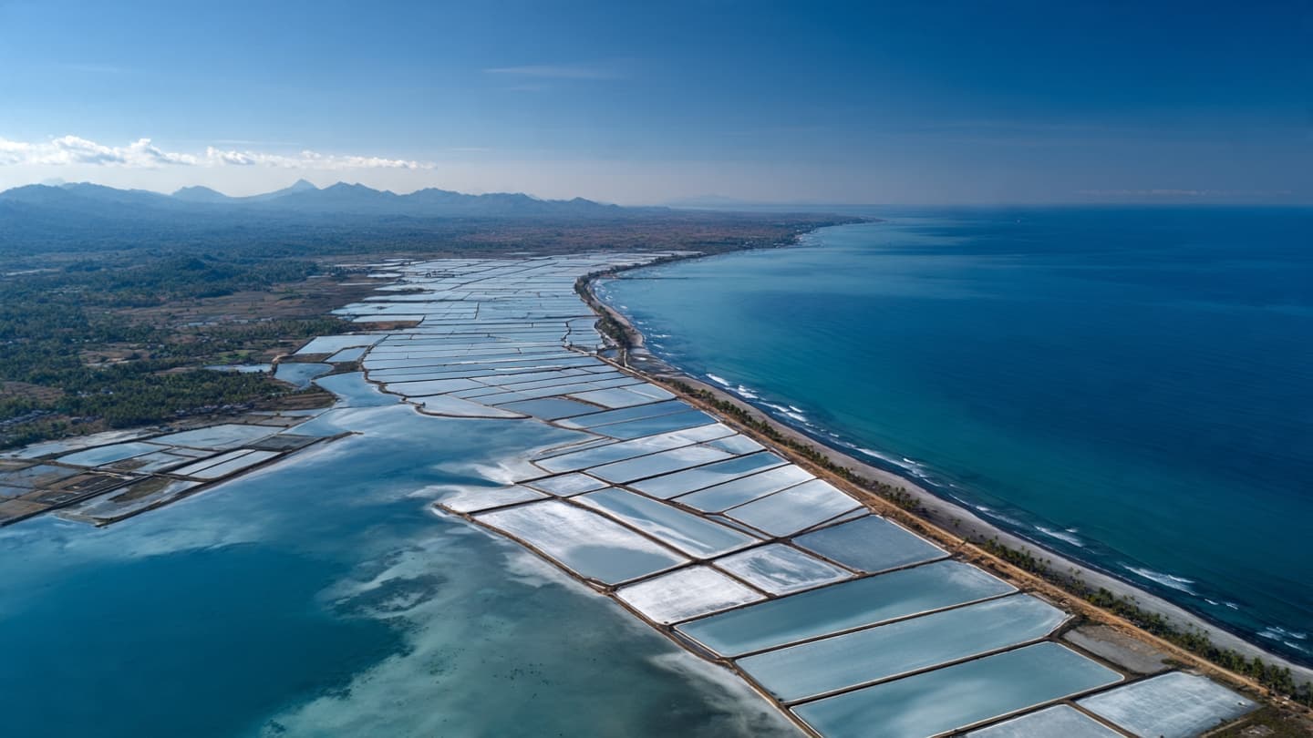Under Indonesia’s Prolonged Dry Sky, Cirebon Harvests Salt: Heat, Seawater, and Time Shape the Season