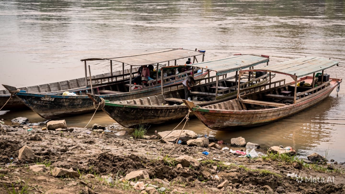 Fatal Boat Capsizing: Two People Drown Following Accident on Mekong River in Laos Today