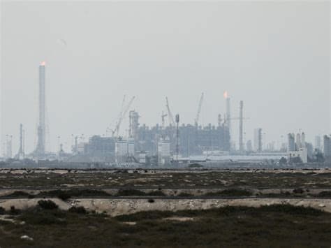 Iran’s Dollar Rate Reaches 268,700 Tomans as Energy Sector Rebuilds War-Damaged Facilities