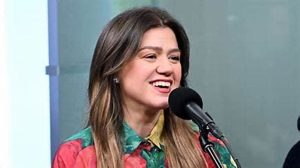 Kelly Clarkson Says Brooklyn Shop Treated Her Like Julia Roberts in Pretty Woman
