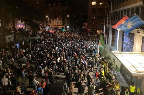 Students in Blockade Reject RTS Apology