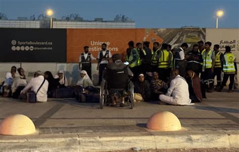 Saudi Arabia Extends Airport Closure, Moves Riyadh Schools Online Amid Attack Threats