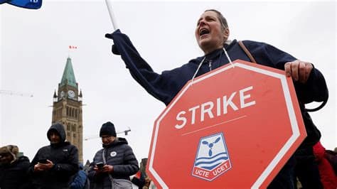 CLC Warns Canada Labour Code Report Leaves Door Open to Restrictions on Right to Strike
