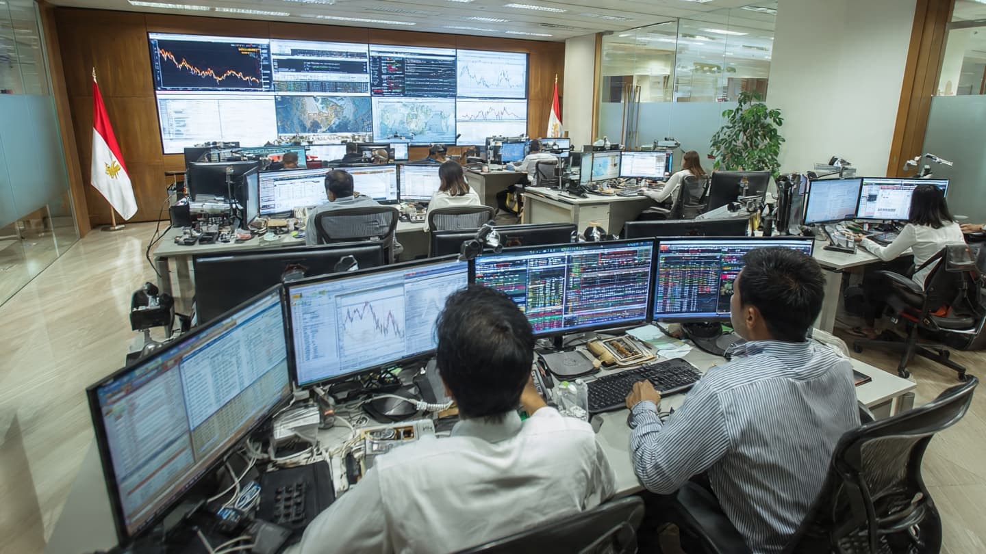When Global Winds Shift, Currencies Feel the Current