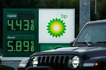 Diesel Hits Record High as Ukraine and Iran Wars Disrupt Refineries, Fueling Inflation Fears