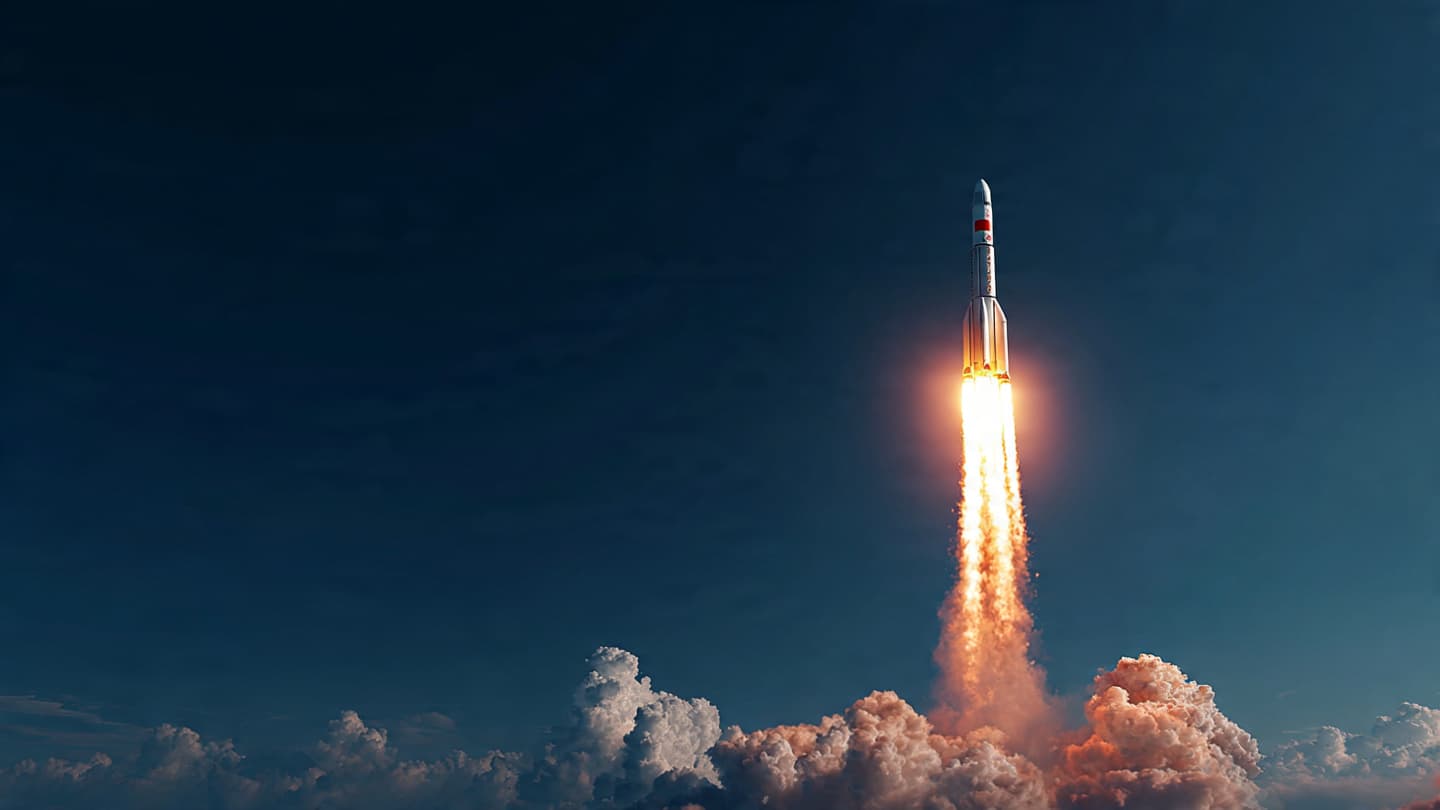 China’s Journey Toward the Moon Continued Quietly Above the Earth’s Morning Horizon