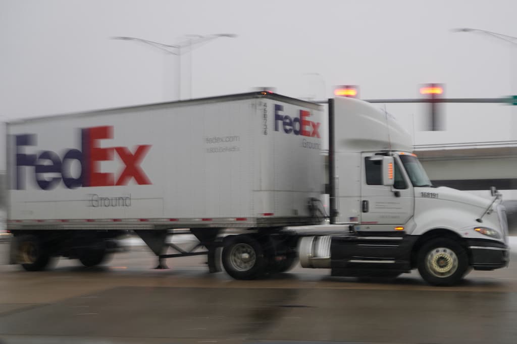 FedEx Sues Trump Administration for Tariff Refunds Following Supreme Court Ruling