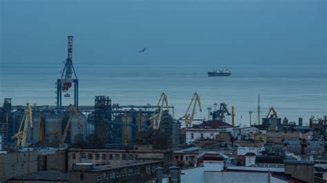 Russian Exports to Turkey Fall 40% Amid Ukrainian Strikes on Southern Ports