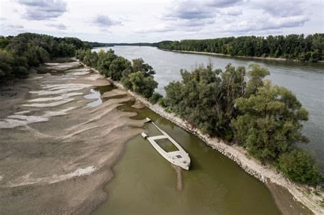 Danube Drought Creates Land Bridge Between Croatian River Island and Serbia’s Mainland