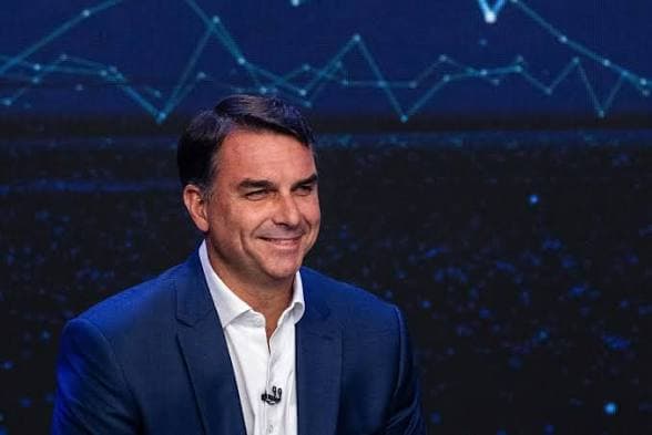 Flávio Bolsonaro and Family to Receive U.S. Visas After Election Defeat in Brazil