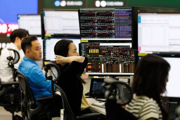 Unease over Korea leveraged ETFs grows as lawmakers demand a fix