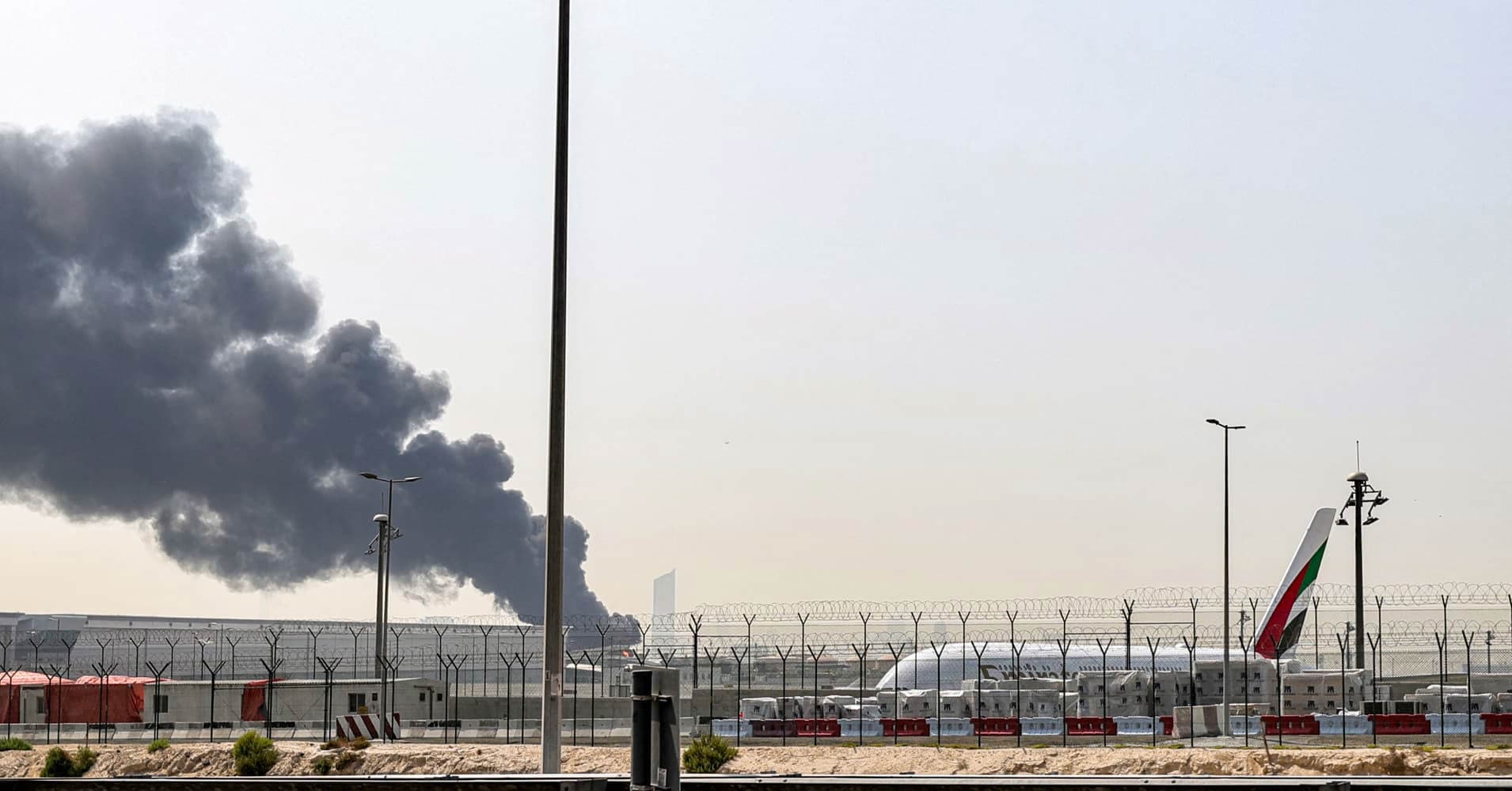 UAE Temporarily Closes Airspace Amid Middle East War, Causing Widespread Flight Disruptions
