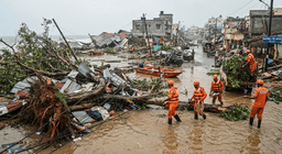 Tragedy at Sea: 6 Killed as Powerful Cyclone Unleashes Havoc on India’s East Coast