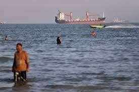 Oil tankers navigate the Strait of Hormuz despite threats from Iran’s Revolutionary Guard