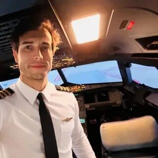 Student Pilot Forced to Land Plane After Instructor Jumps Out Mid-Flight