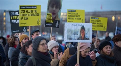 Amnesty Report Accuses Iranian Authorities of Crimes Against Humanity in 2022 Protest 