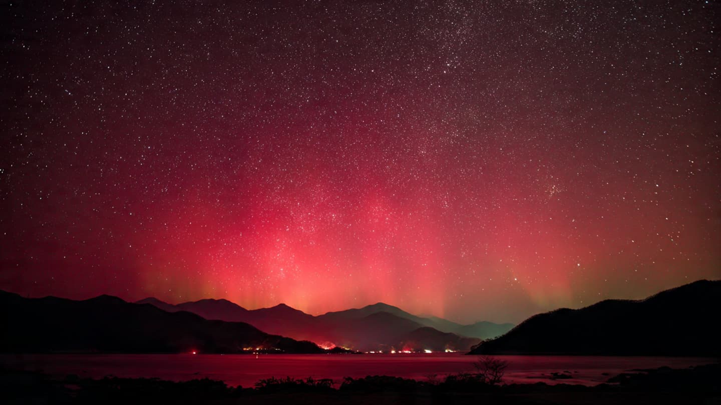 A Crimson Glow Above Japan Reveals Another Secret of the Sky 