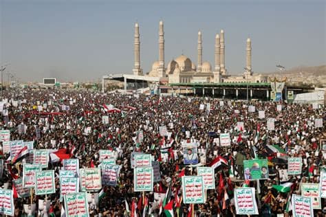 Pakistan Warns Iran to Rein In Houthis as Riyadh Strikes Back